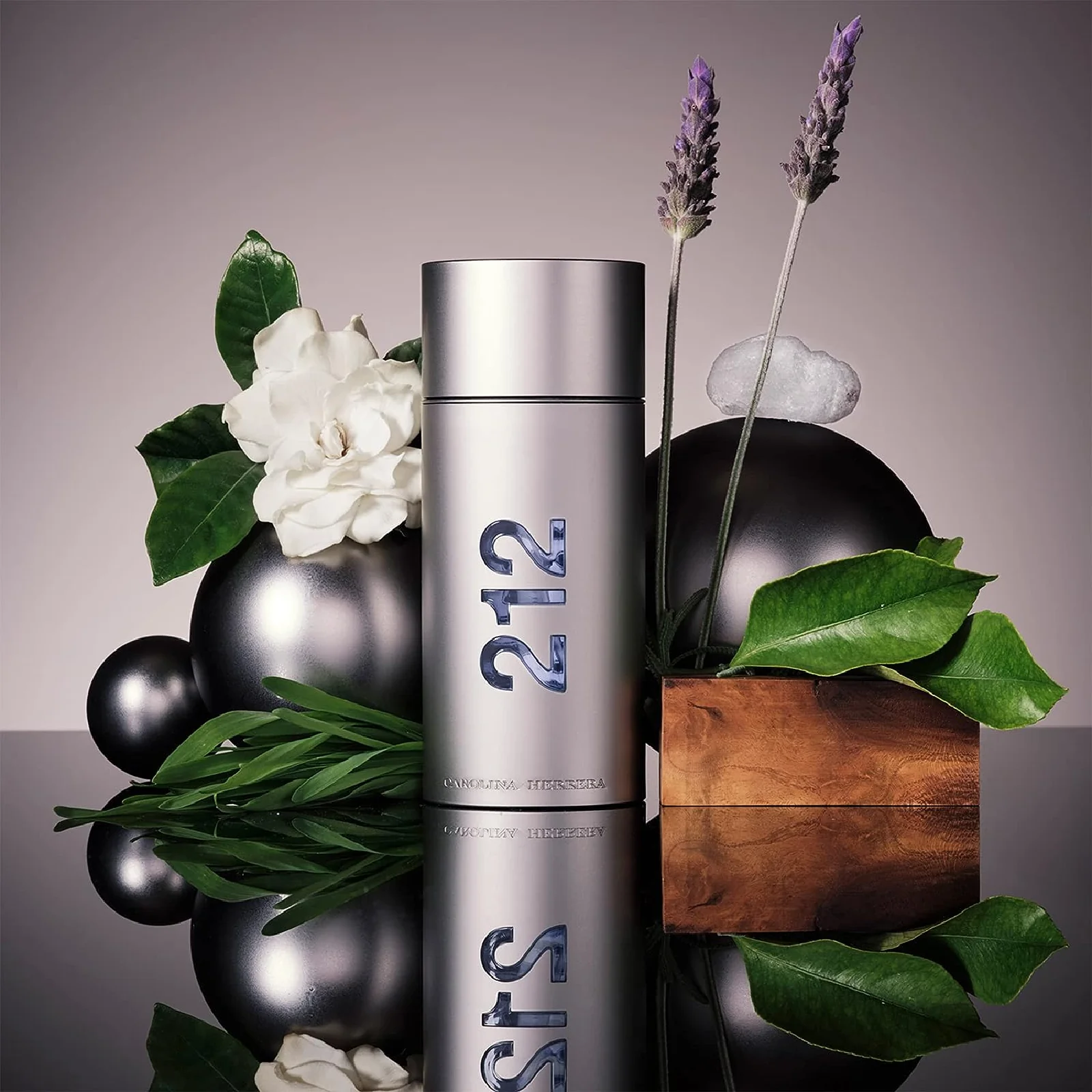 Carolina Herrera 212 Eau de Toilette for Men - Image 10