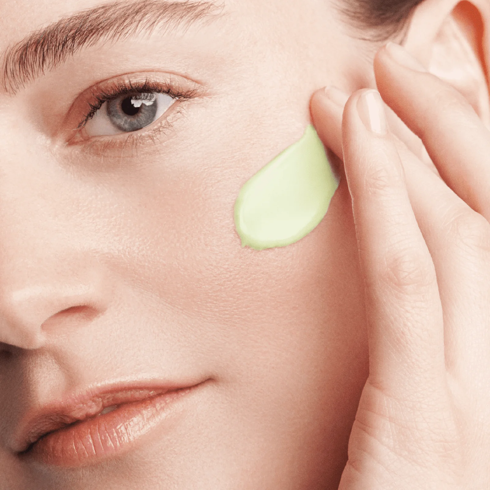 Clarins Calm Essentiel Redness Corrective Gel for Women - Image 5