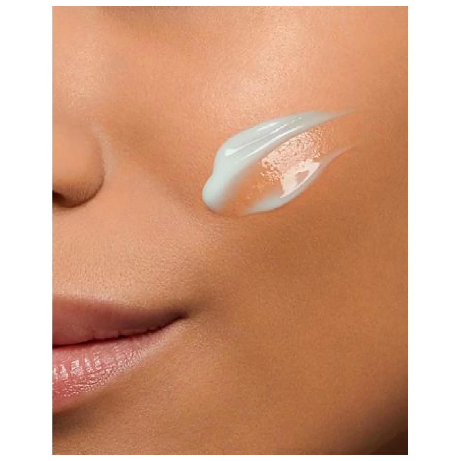 Clarins Clear Out Targets Imperfections - Image 3