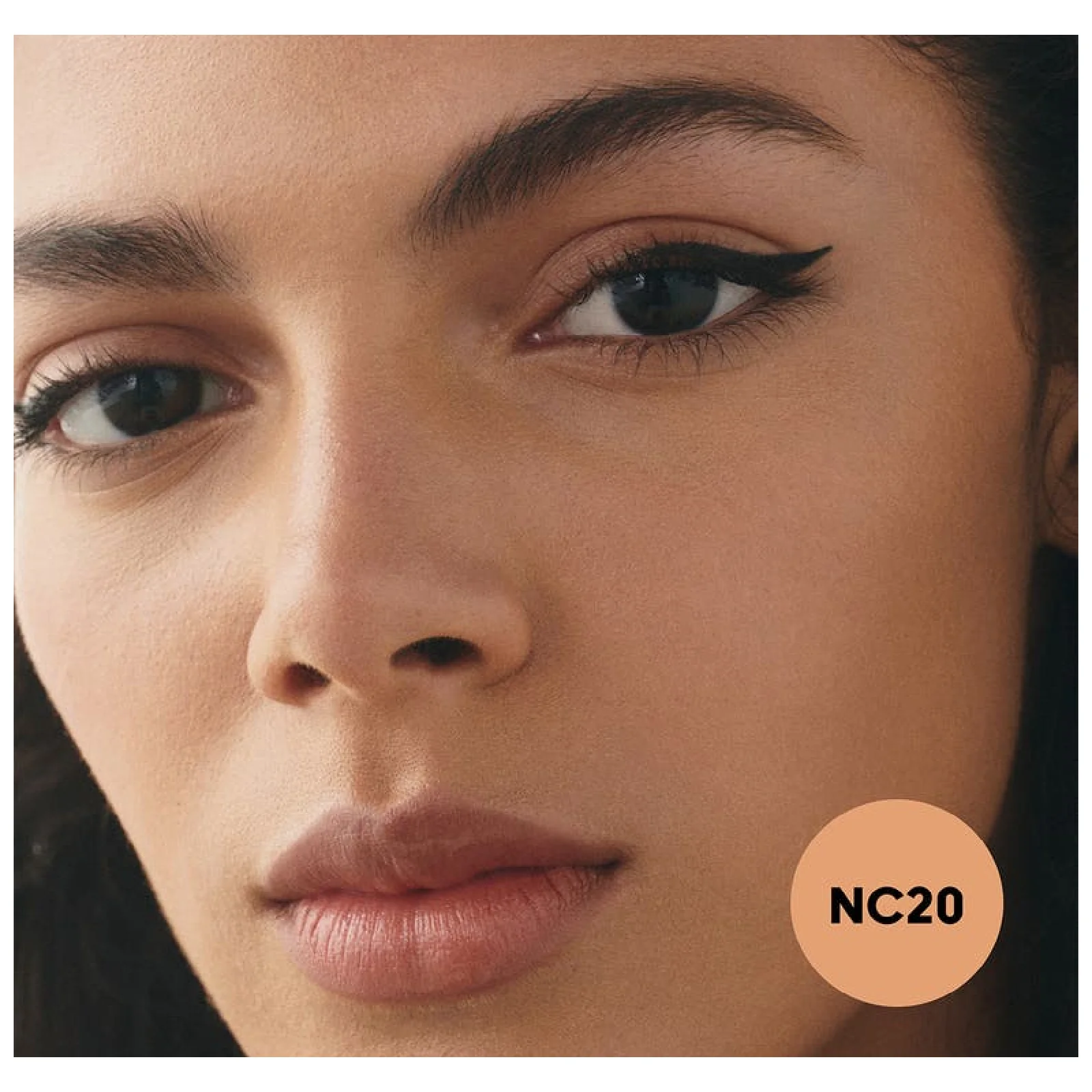 Mac Studio Fix Fluid Spf 15 Foundation - Image 3